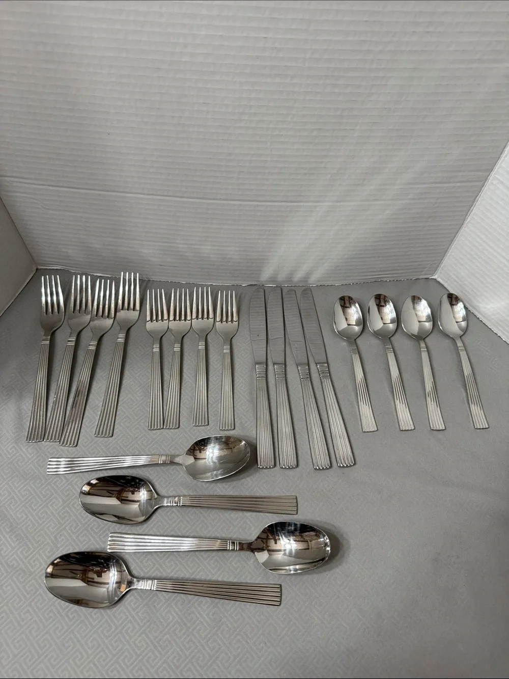 Wallace Flatware Manhattan Pattern Stainless 18/8 Service for Four 20 Piece Vtg